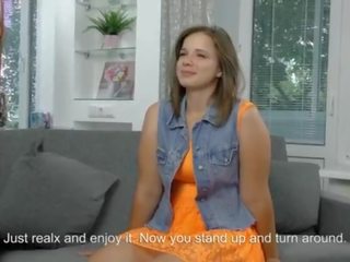 Sandra bulka. 18 y.o schattig echt maagd lassie van rusland wil bevestigen haar virginity rechts nu! voorgrond maagdenvlies schot!
