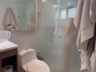 Sebuah agung mandi dengan itu membersihkan pacar perempuan dari saya rumah: resolusi tinggi seks 0a