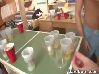 Stripp pong