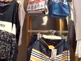 Fitting δωμάτιο Ενήλικος βίντεο με ρούχα κατάστημα consultant άκρα σπέρμα καταπίνοντας