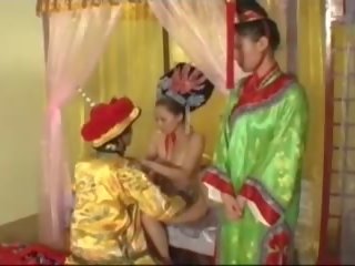 Číňan emperor fucks cocubines, volný špinavý film 7d