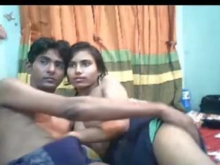 Desi Cute Teen Girl Playing With Her BoyFriend On Cam-Mms
