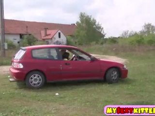 Joven perra y culo follada al aire libre