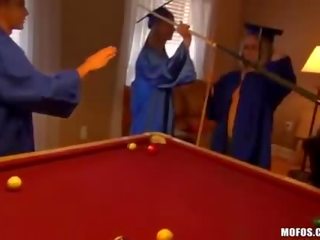 На най-добър graduation парти някога с татуиран блондинки училище момичета