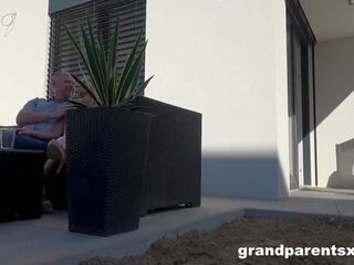 Aroused de mea grandparents în the gradina, x evaluat video 00