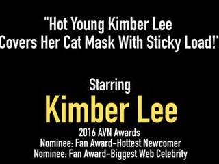 Eccellente giovane kimber sottovento coperture suo gatto maschera con appiccicoso.