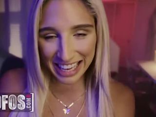 Mofos - phat cul abella danger pushes halloween costume à son limits