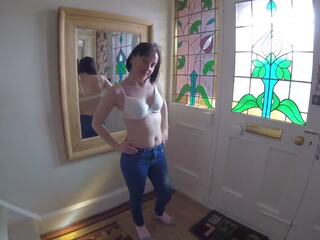 רזה צעיר אישה רצועות עירום ב ג'ינס, הגדרה גבוהה xxx סרט 13